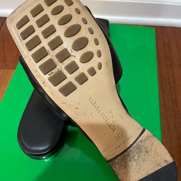 AUTHENTIC Bottega Veneta Rubber Lido Sandals 38.5 - Picture 7 of 9